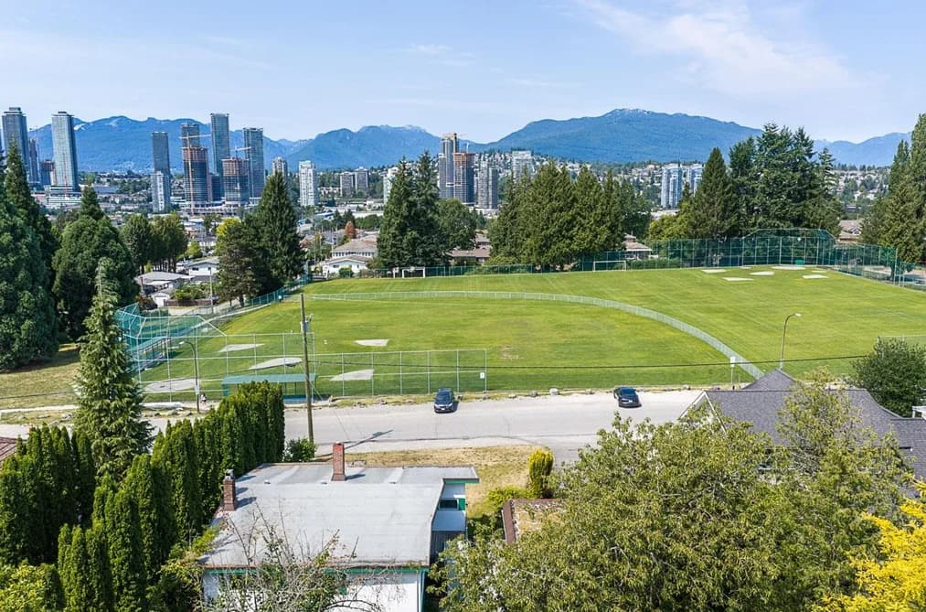 5288 HARDWICK STREET, Burnaby, BC — Residential for Sale - Photo 2