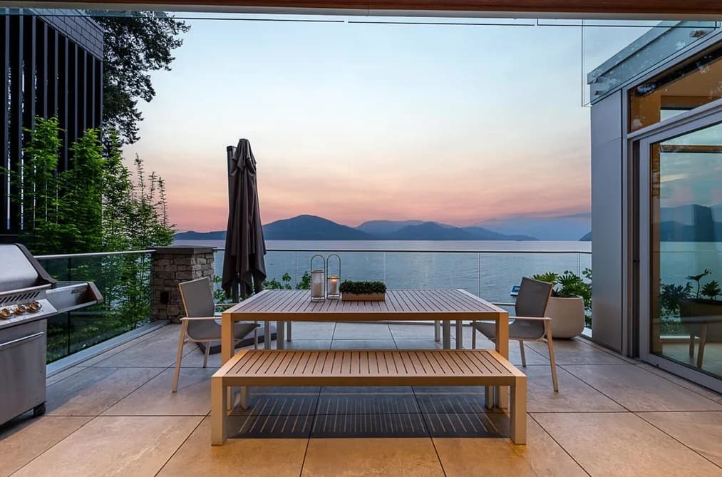 53 BRUNSWICK BEACH ROAD, Lions Bay, BC — Residential for Sale - Main Photo