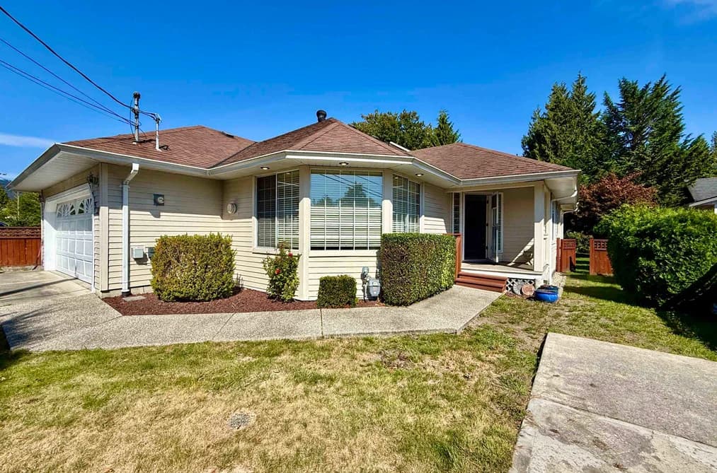 530 SHAW ROAD, Gibsons, BC — Residential for Sale - Main Photo