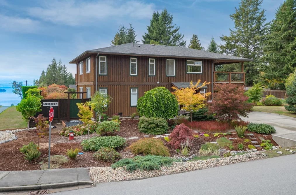 5301 STAMFORD PLACE, Sechelt, BC — Residential for Sale - Photo 2