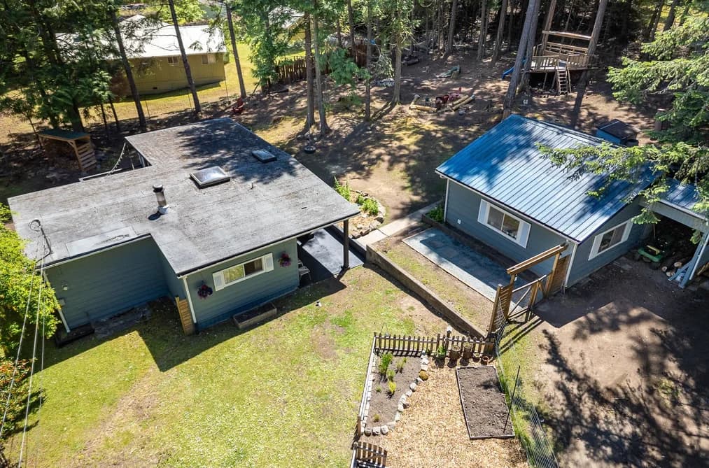 531 ARBUTUS DRIVE, Mayne Island, BC — Residential for Sale - Main Photo