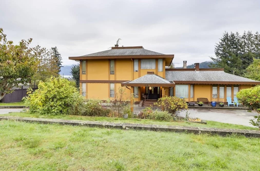 534 BEACHVIEW DRIVE, North Vancouver, BC — Residential for Sale - Photo 2