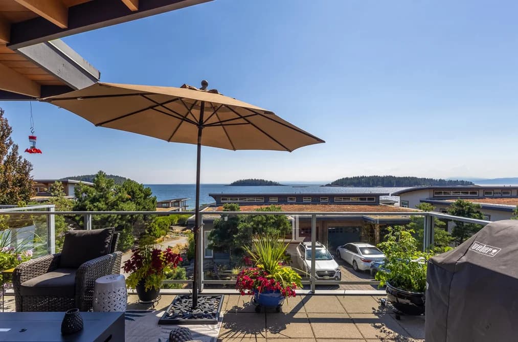 5374 WAKEFIELD BEACH LANE, Sechelt, BC — Residential for Sale - Main Photo