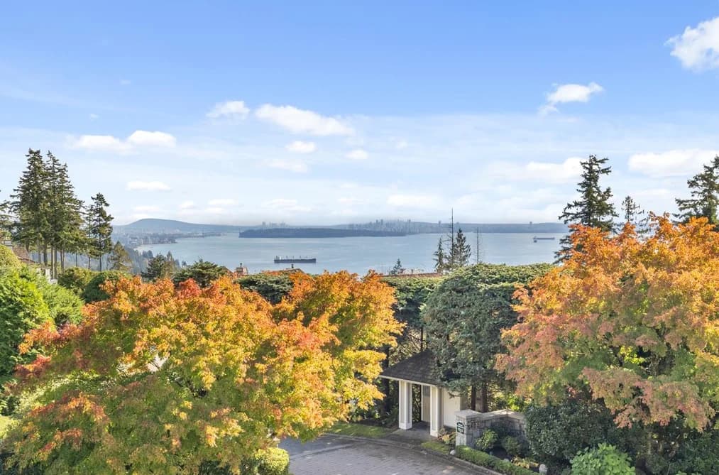 5401 WEST VISTA COURT, West Vancouver, BC — Residential for Sale - Main Photo