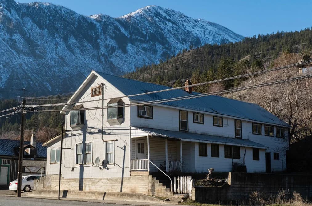 545 MAIN STREET, Pemberton, BC — Residential Income for Sale - Main Photo