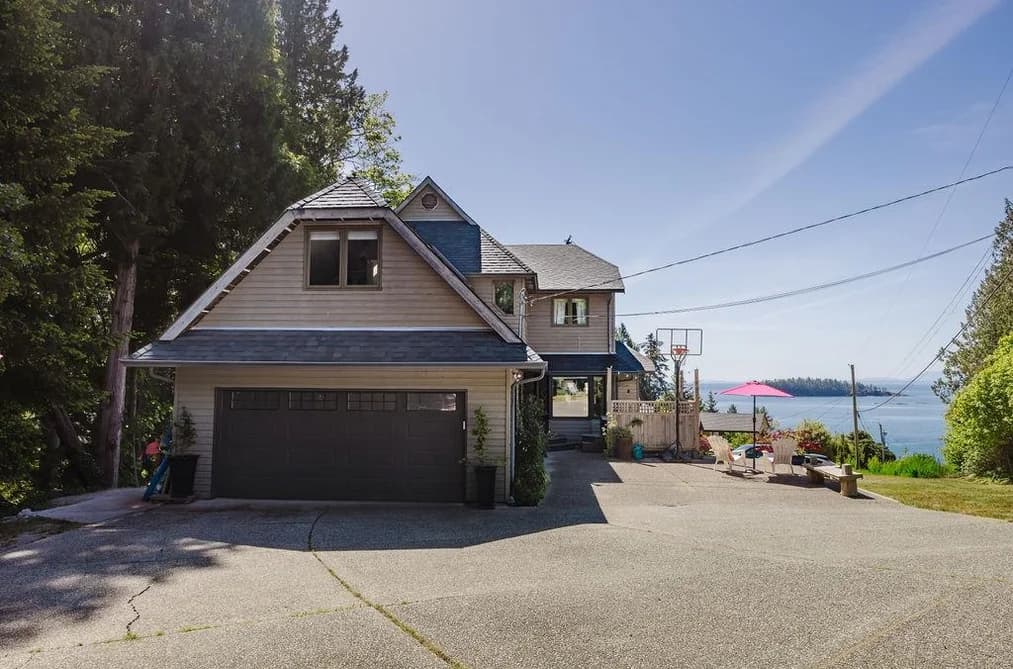 5454 WAKEFIELD ROAD, Sechelt, BC — Residential for Sale - Photo 2