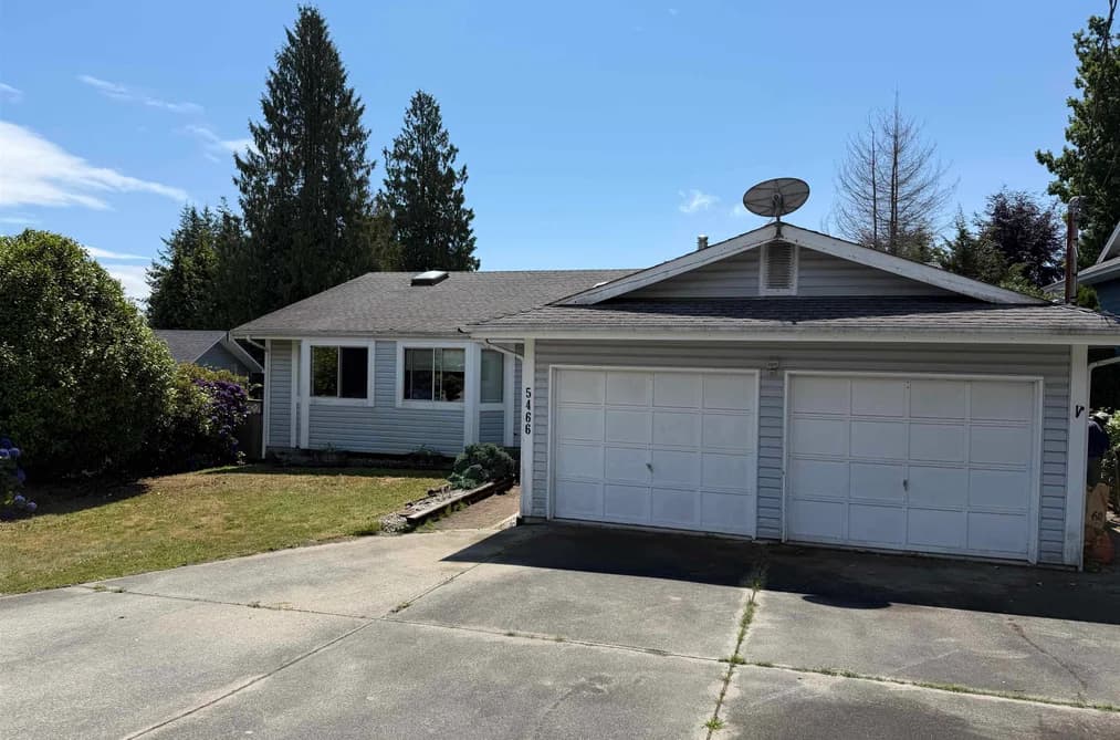 5466 CARNABY PLACE, Sechelt, BC — Residential for Sale - Main Photo