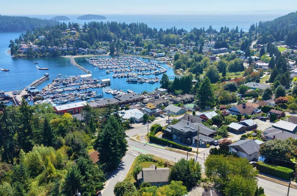 547 N FLETCHER ROAD, Gibsons, BC — Residential for Sale - Main Photo