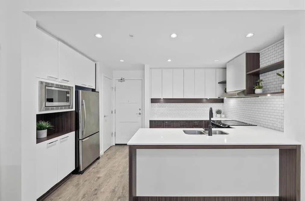 553 FOSTER AVENUE, Coquitlam BC V3J 0B5 - Photo 1