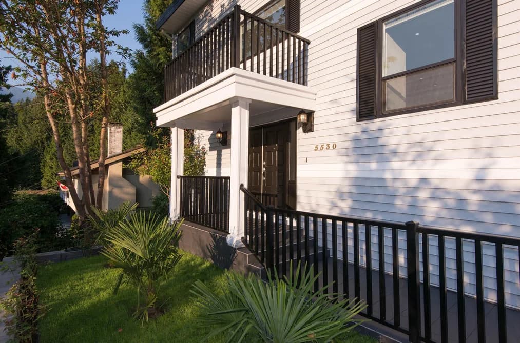 5530 GREENLEAF ROAD, West Vancouver, BC — Residential for Sale - Photo 2