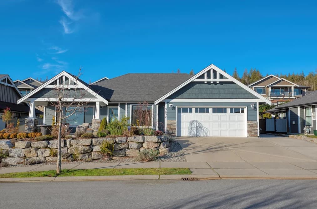5537 PEREGRINE CRESCENT, Sechelt, BC — Residential for Sale - Main Photo