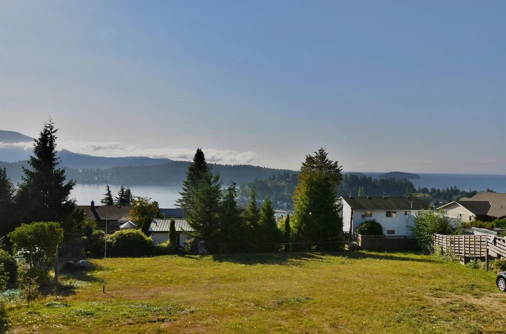 554 WILDWOOD CRESCENT, Gibsons, BC — Land for Sale - Main Photo