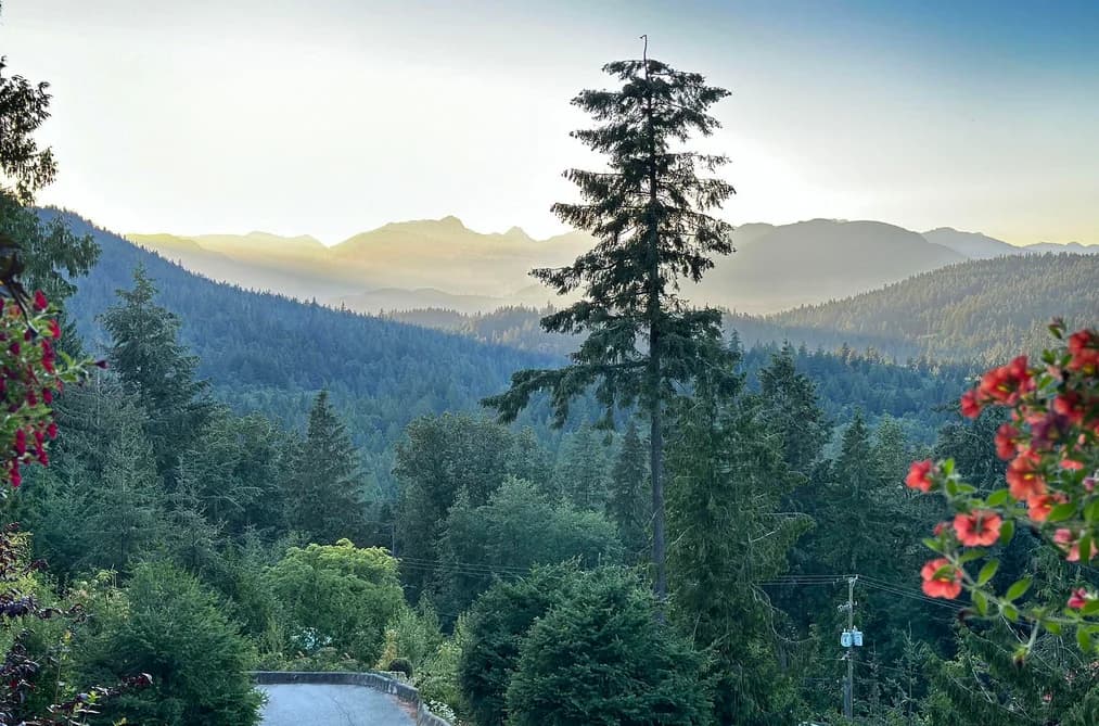 555 ROOCROFT LANE, Bowen Island, BC — Residential for Sale - Photo 2