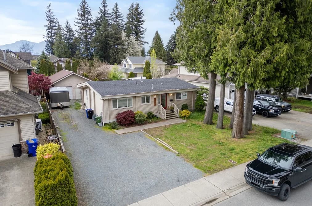 5565 PEACH ROAD, Chilliwack, BC — Residential for Sale - Main Photo