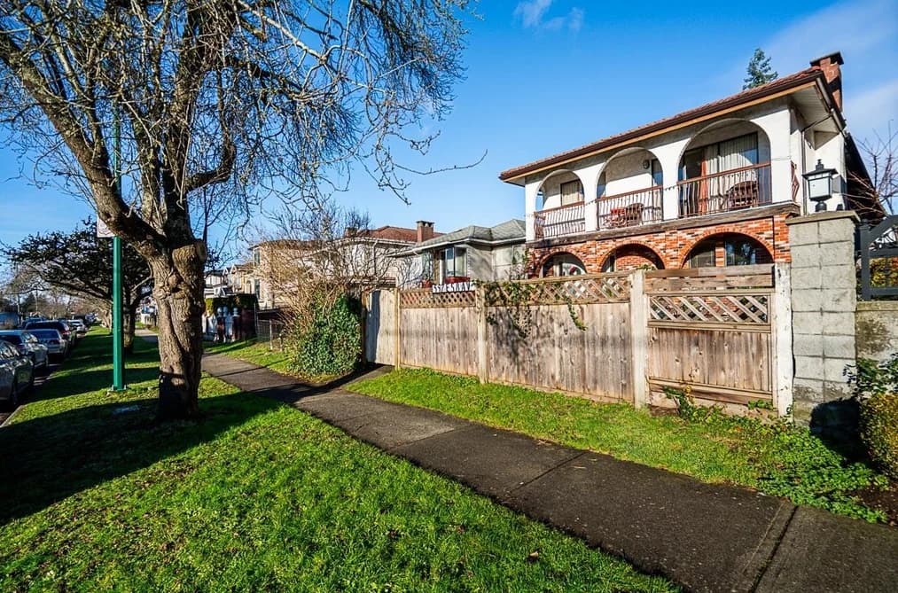 557 E 58TH AVENUE, Vancouver, BC — Residential for Sale - Photo 2