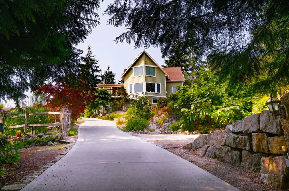 5575 CURRAN ROAD, Halfmoon Bay, BC — Residential for Sale - Photo 2