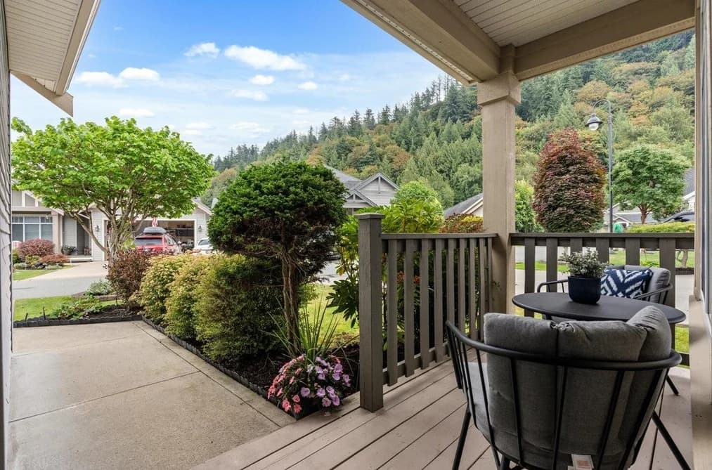 5581 CRAWLEY DRIVE, Chilliwack, BC — Residential for Sale - Photo 2