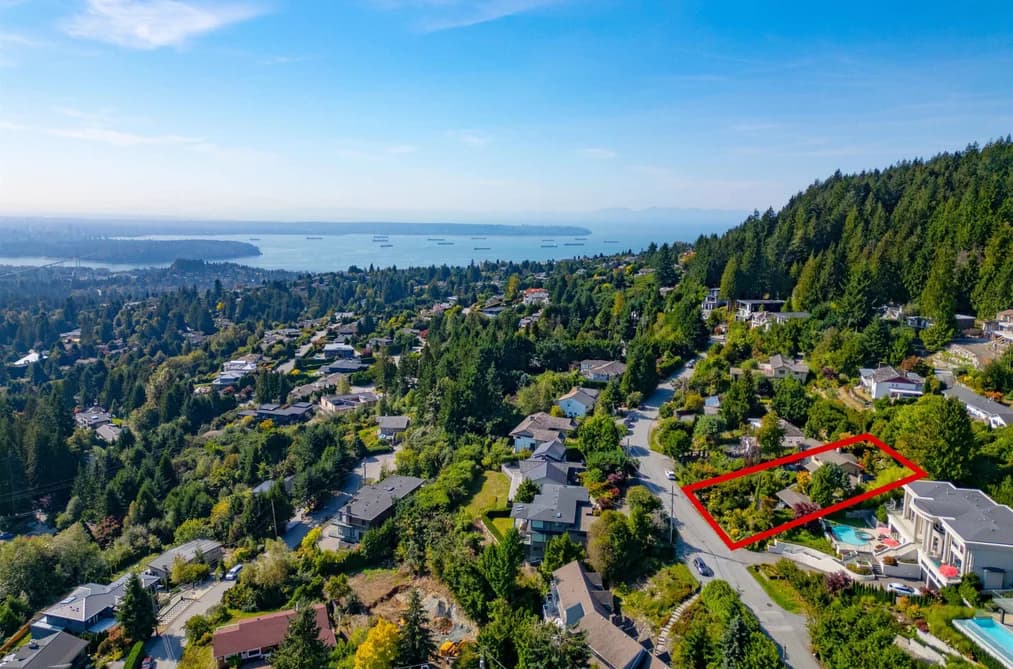 560 CRAIGMOHR DRIVE, West Vancouver, BC — Residential for Sale - Main Photo