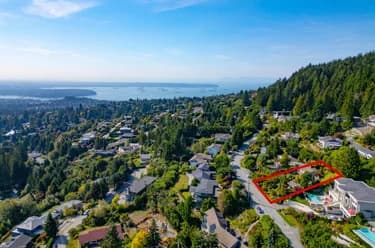 House for sale at 560 Craigmohr Drive West Vancouver British Columbia - MLS: R3085456