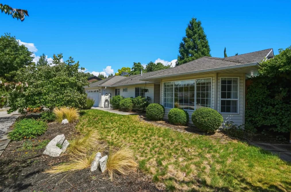 5616 EMERSON ROAD, Sechelt, BC — Residential for Sale - Main Photo