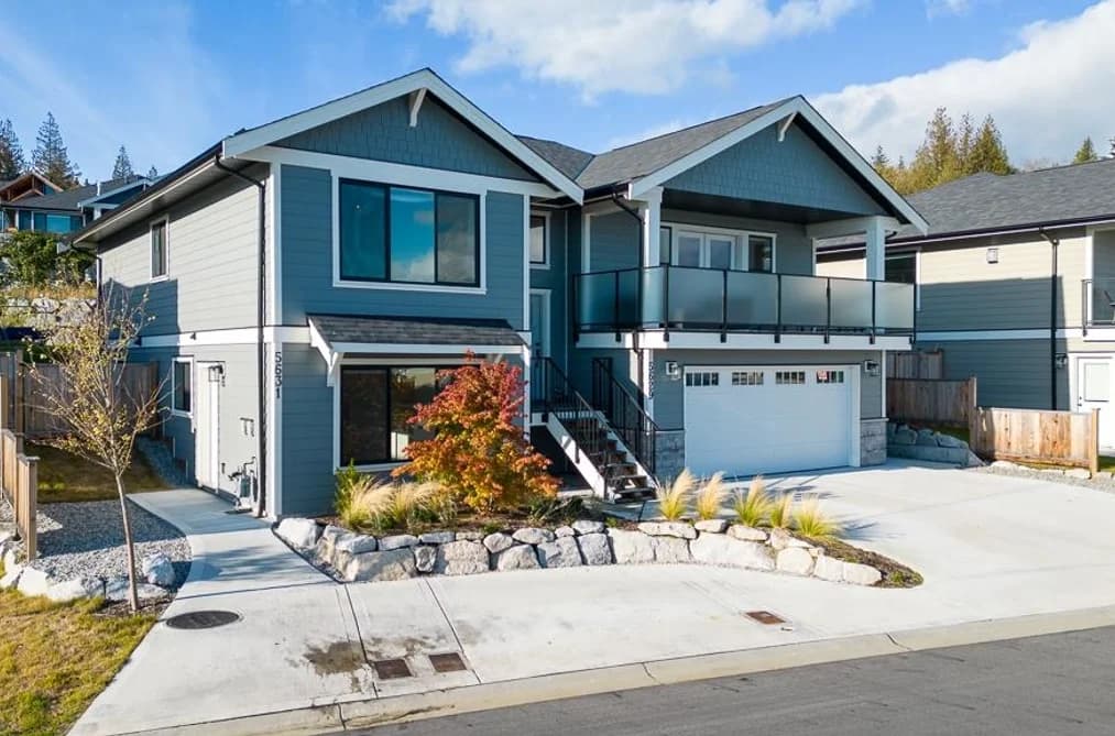 5629 KINGBIRD CRESCENT, Sechelt, BC — Residential for Sale - Photo 2