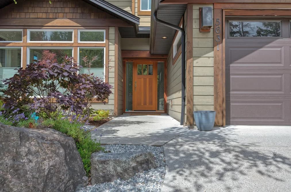 5631 PAGE ROAD, Sechelt, BC — Residential for Sale - Photo 2