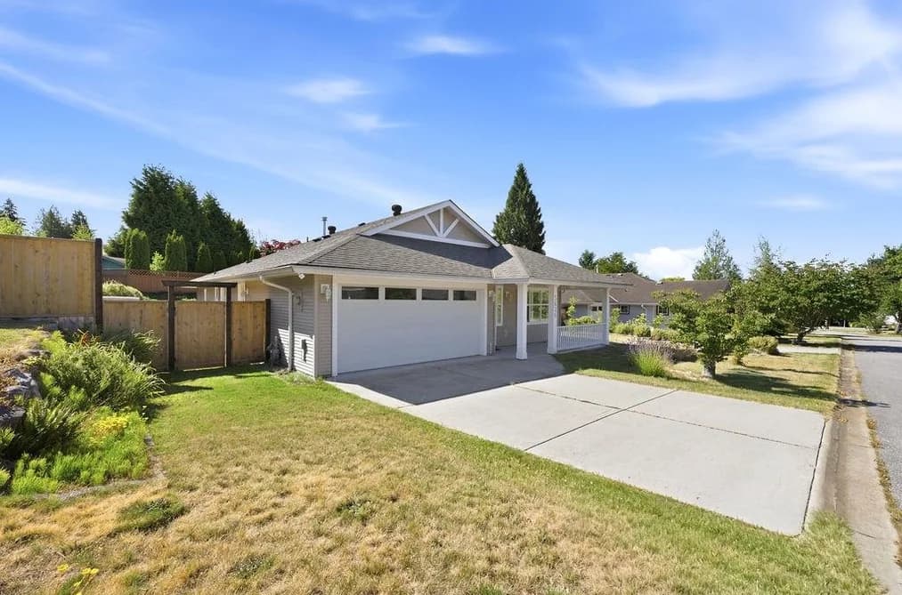 5636 CASCADE CRESCENT, Sechelt, BC — Residential for Sale - Photo 2