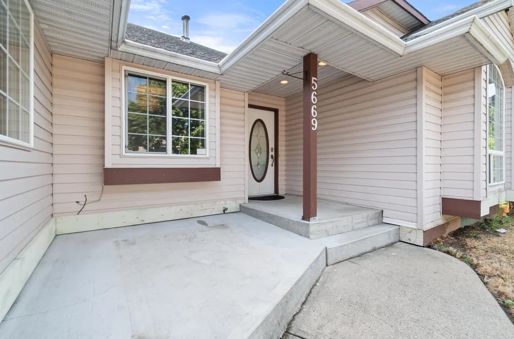 5669 STONEHAVEN STREET, Chilliwack, BC — Residential for Sale - Photo 2