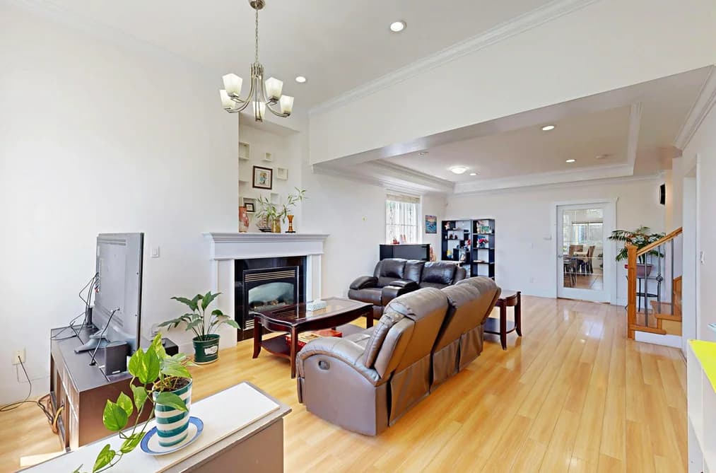5685 NEVILLE STREET, Burnaby, BC — Residential for Sale - Photo 2
