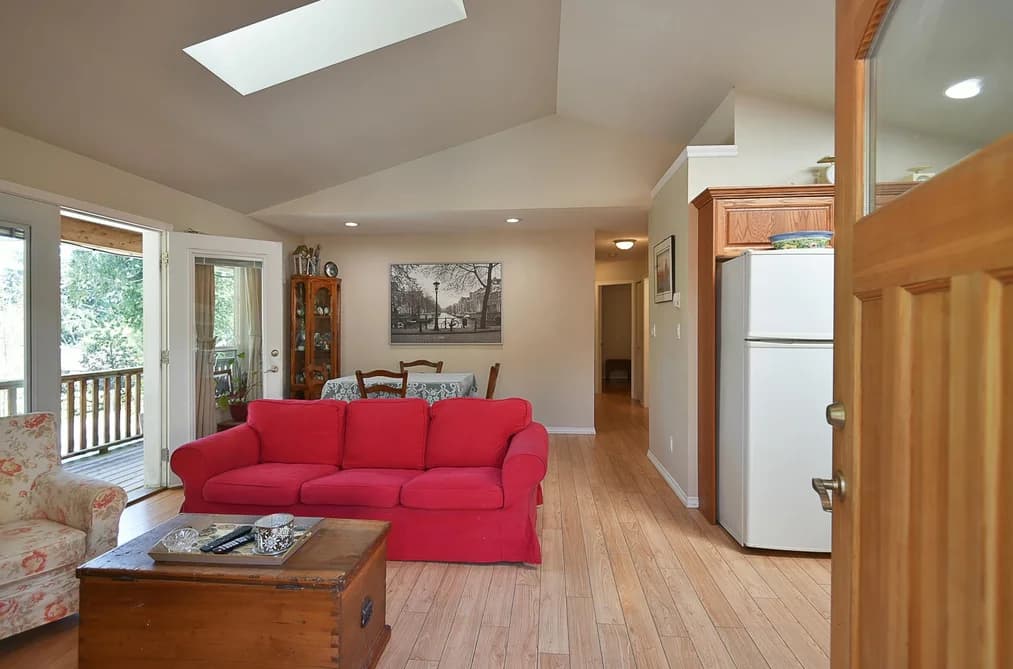 5689 SALMON DRIVE, Sechelt, BC — Residential for Sale - Photo 2