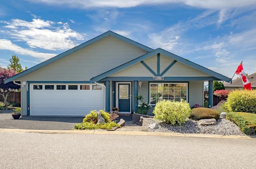 5692 EMILY WAY, Sechelt, BC — Residential for Sale - Photo 2