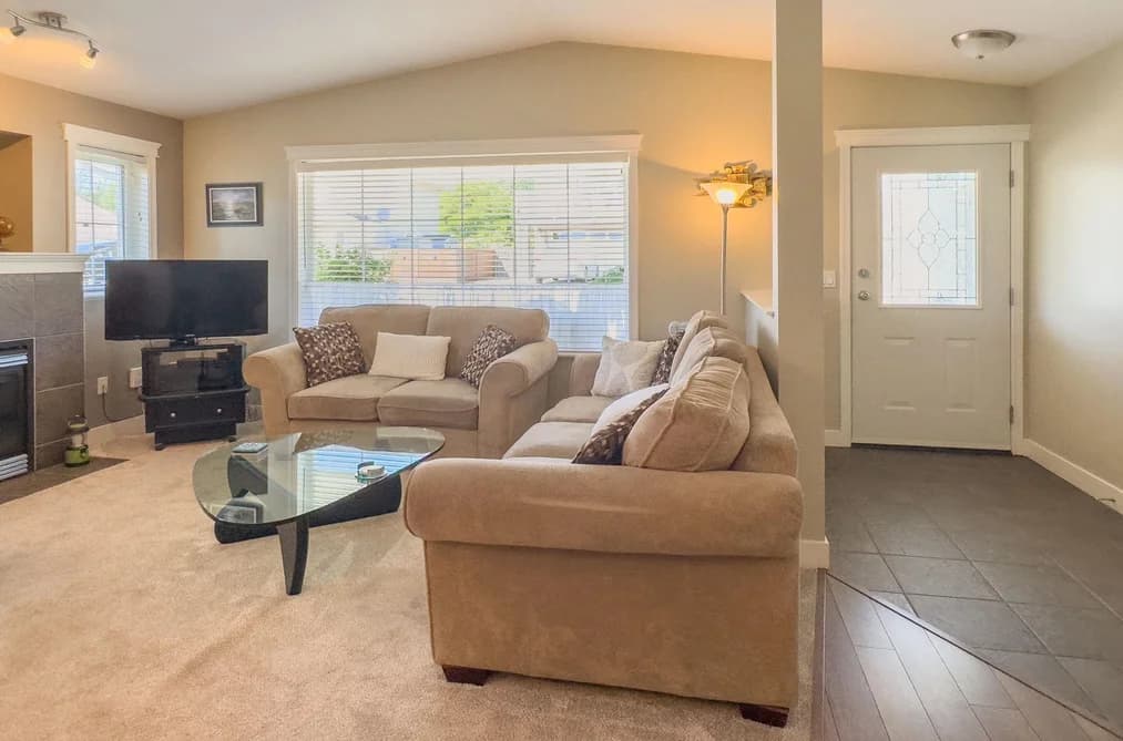 5692 LOUISE WAY, Sechelt, BC — Residential for Sale - Photo 2