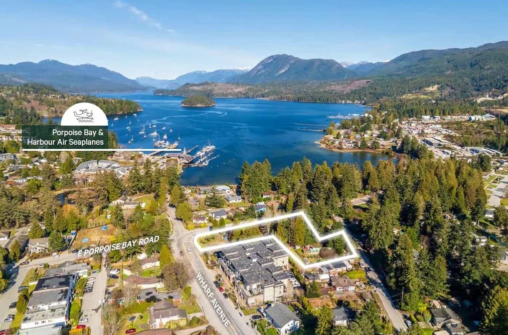 5694 WHARF AVENUE, Sechelt, BC — Residential for Sale - Main Photo