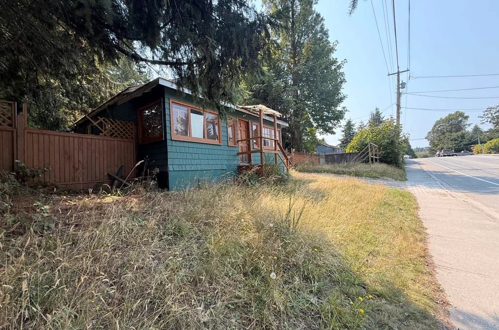 5700 PORPOISE BAY ROAD, Sechelt, BC — Residential for Sale - Main Photo