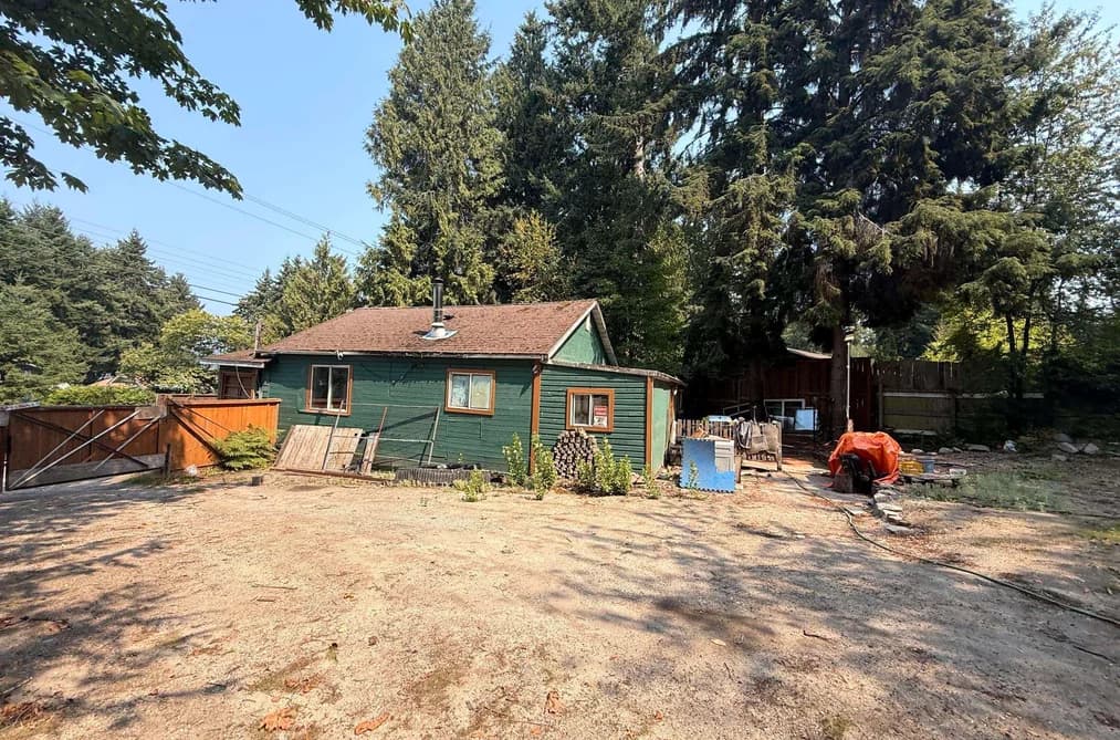 5700 PORPOISE BAY ROAD, Sechelt, BC — Residential for Sale - Photo 2