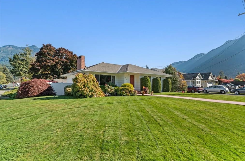 571 4TH AVENUE, Hope, BC — Residential for Sale - Main Photo