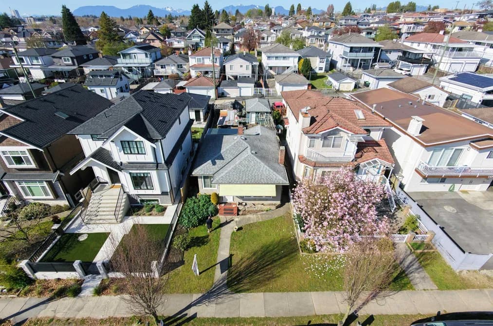 571 E 57TH AVENUE, Vancouver, BC — Residential for Sale - Photo 2