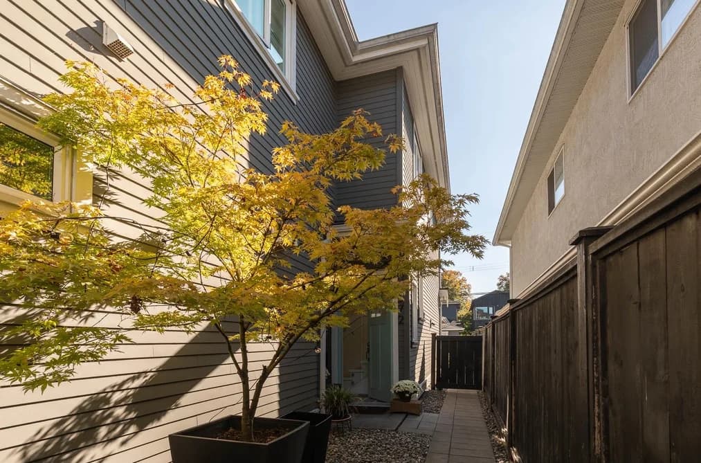 572 E 16TH AVENUE, Vancouver, BC — Residential for Sale - Photo 2