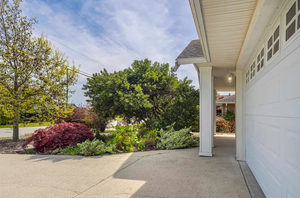 5723 NICKERSON ROAD, Sechelt, BC — Residential for Sale - Photo 2