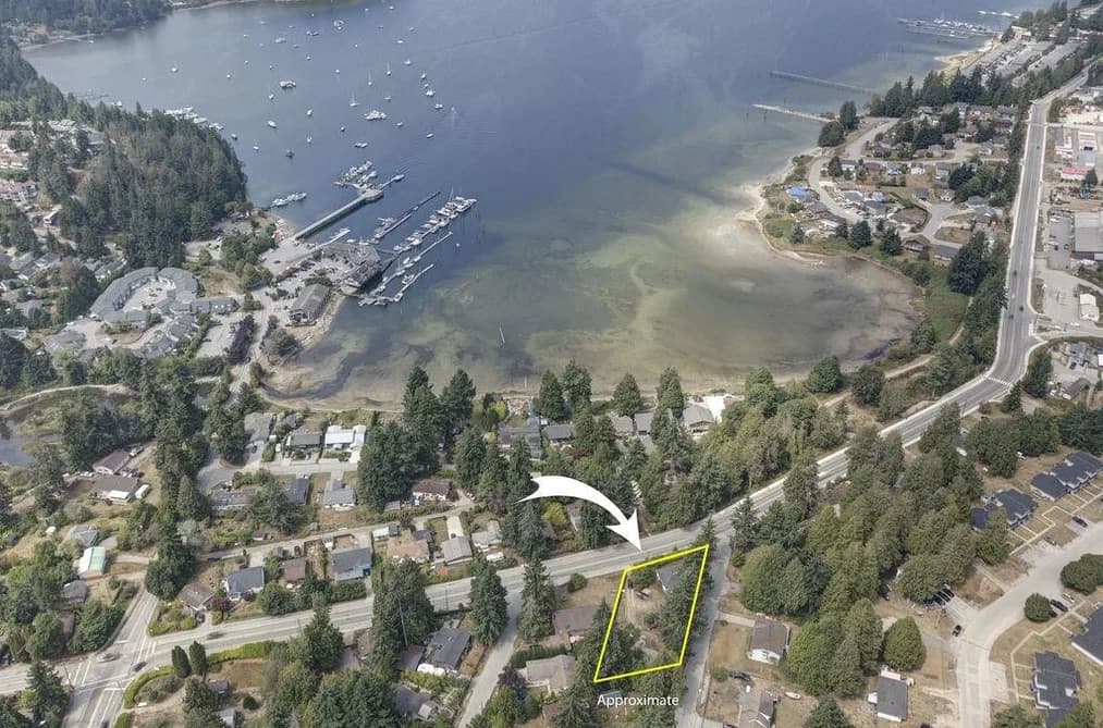 5724 PORPOISE BAY ROAD, Sechelt, BC — Residential for Sale - Main Photo
