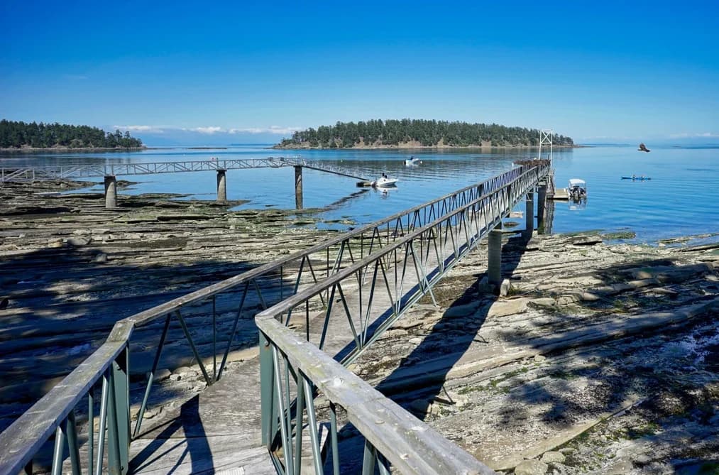 574 ARBUTUS DRIVE, Mayne Island, BC — Residential for Sale - Main Photo