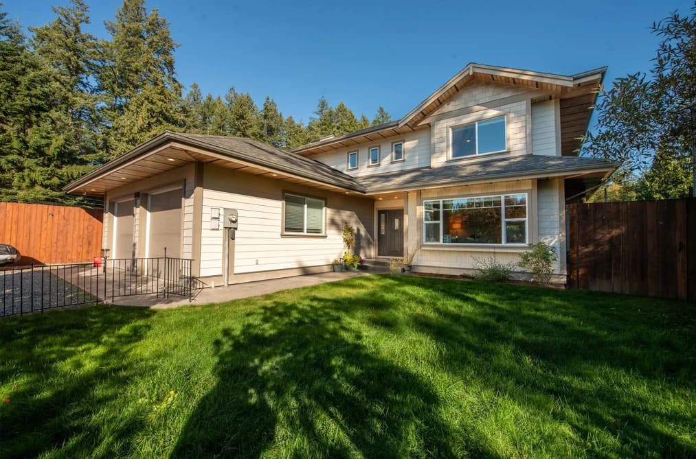 574 VETERANS ROAD, Gibsons, BC — Residential for Sale - Main Photo