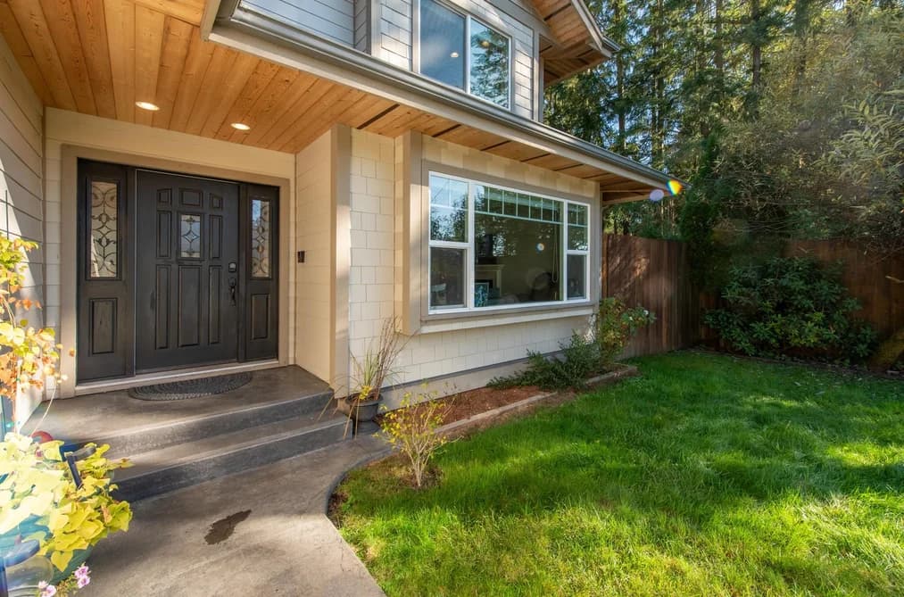 574 VETERANS ROAD, Gibsons, BC — Residential for Sale - Photo 2