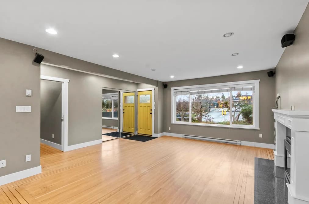 5745 LAUREL STREET, Burnaby, BC — Residential for Sale - Photo 2