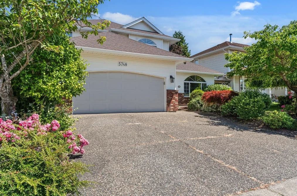 5748 MONTESINA PLACE, Chilliwack, BC — Residential for Sale - Photo 2