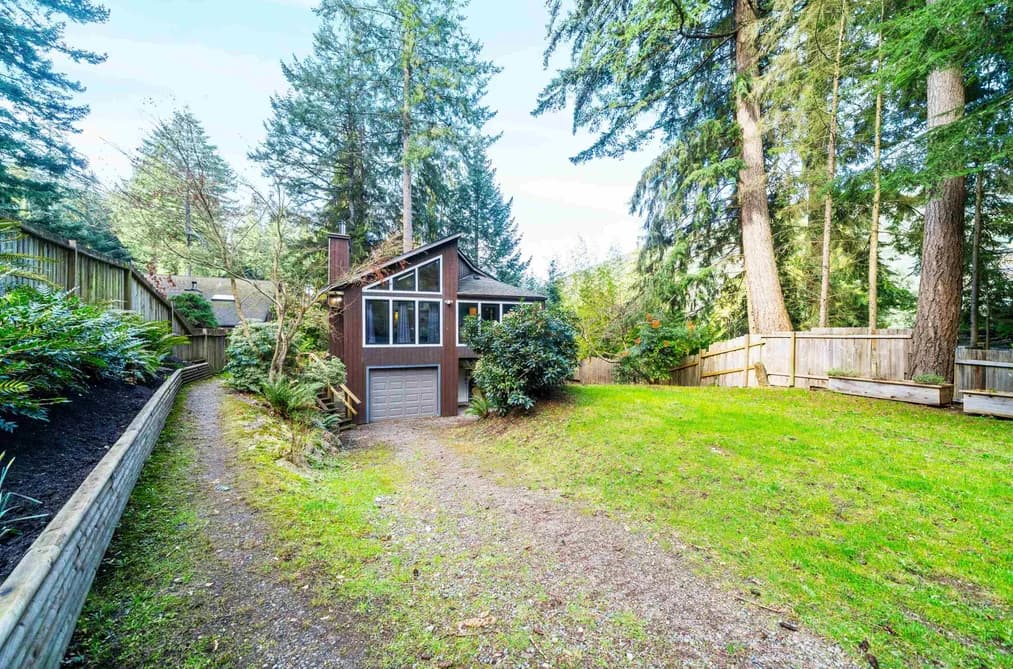 576 COWAN ROAD, Bowen Island, BC — Residential for Sale - Photo 2