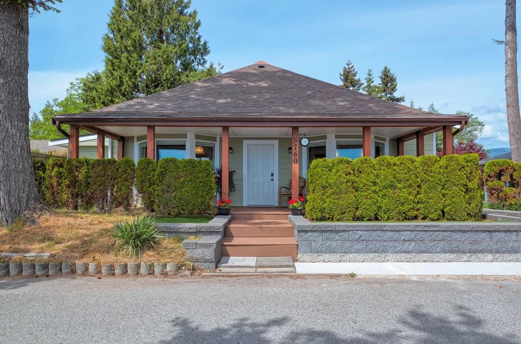 5760 BOULEVARD STREET, Sechelt, BC — Residential for Sale - Main Photo