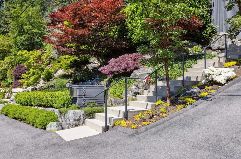 5766 CRANLEY DRIVE, West Vancouver, BC — Residential for Sale - Photo 2