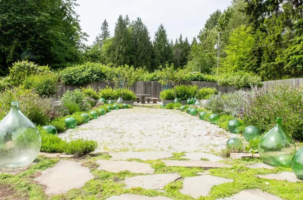 577 PRATT ROAD, Gibsons, BC — Residential for Sale - Photo 2