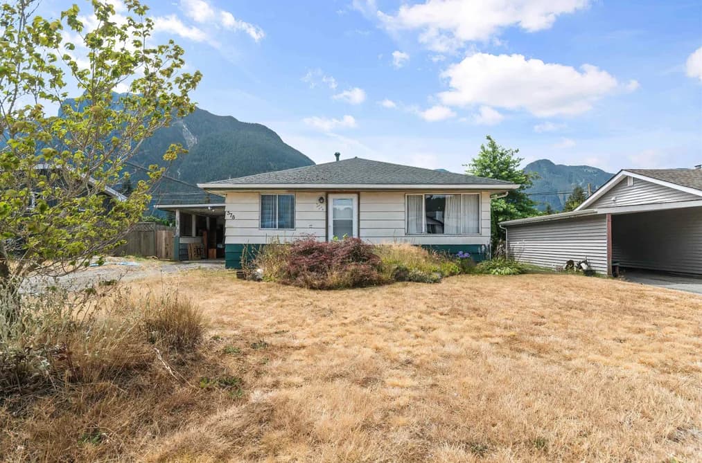 578 THACKER AVENUE, Hope, BC — Residential for Sale - Photo 2